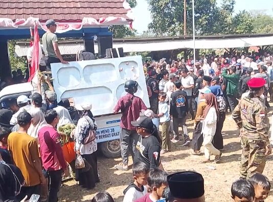 Bikin Heboh Meriahkan HUT RI! Mobil SPPG Cundamanik Cihara Diserbu Warga, Bahan Pangan Langsung Ludes SPPG Cihara