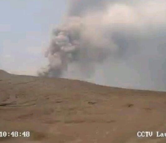 Gunung Anak Krakatau Kembali Erupsi, Kolom Abu 250 Meter Membumbung! Wisatawan Dilarang Mendekat Gunung Anak Krakatau