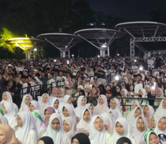 Ribuan Jamaah Padati Alun-Alun, Cilegon Bersholawat Bersama Habib Syech Tabligh Akbar