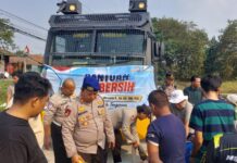 Kekeringan Melanda Tigaraksa, Polda Banten Salurkan 6.500 Liter Air Bersih untuk 80 KK Bantuan Air Bersih
