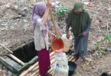 Kemarau 3 Bulan di Pandeglang, Warga Desa Sukasenang Jalan 2 Km Cari Air Bersih, Satu Sumur Dipakai Puluhan KK Krisis Air Bersih