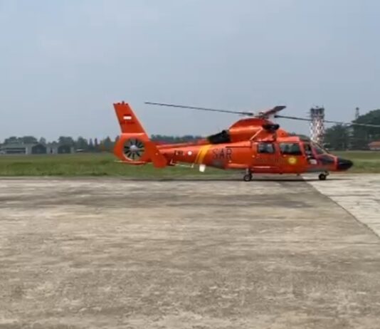 Misi Pencarian 8 Orang di Selat Sunda Dibantu Helikopter HR-3604 Pencarian SAR