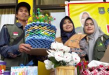 Sampah Jadi Kreativitas, Sekolah di Cilegon Sulap Botol Bekas Jadi Gapura Program Kolase