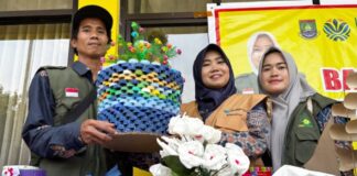 Sampah Jadi Kreativitas, Sekolah di Cilegon Sulap Botol Bekas Jadi Gapura Program Kolase