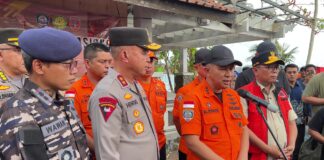 Kepala Basarnas Ungkap Operasi SAR 8 Orang Hilang di Selat Sunda Digelar 7 Hari, 300 Personel Dikerahkan Kabasarnas