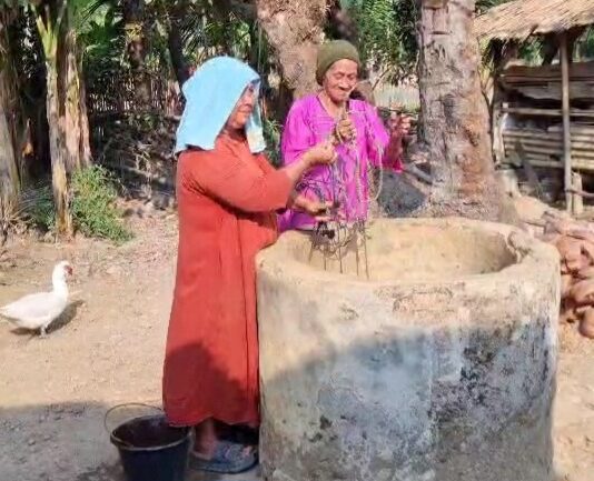 Tak Ada Pilihan, 100 KK di Cikeusik Pandeglang Terpaksa Pakai Air Keruh dan Bau Krisis Air Bersih