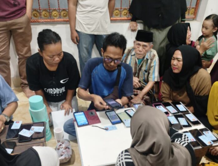 Petugas Disdukcapil Cilegon